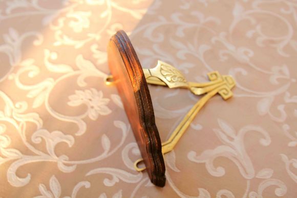 Настенная полочка в стиле ар-деко