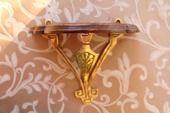 Настенная полочка в стиле ар-деко