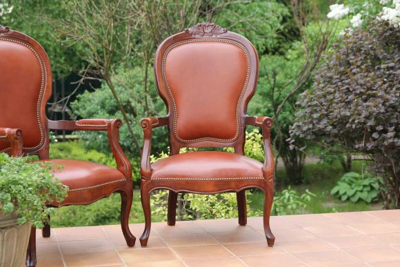 Английские кресла. Резьба и натуральная кожа