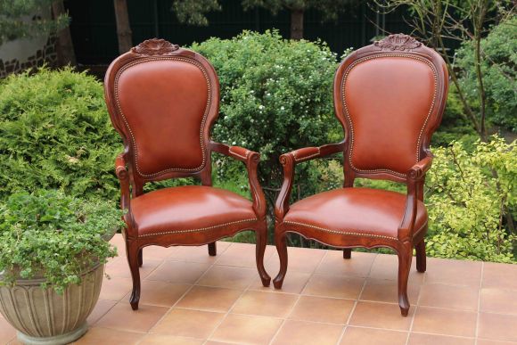 Английские кресла. Резьба и натуральная кожа