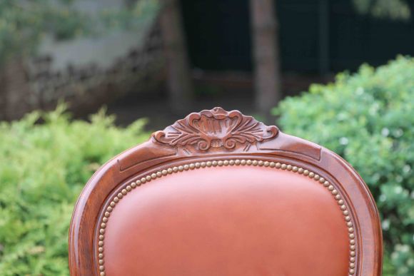 Английские кресла. Резьба и натуральная кожа