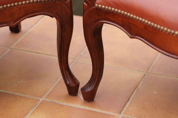 Английские кресла. Резьба и натуральная кожа