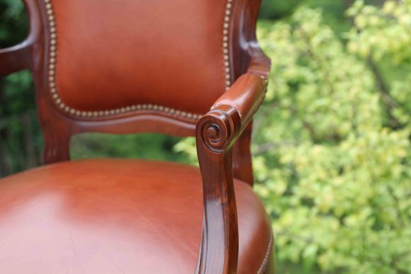 Английские кресла. Резьба и натуральная кожа