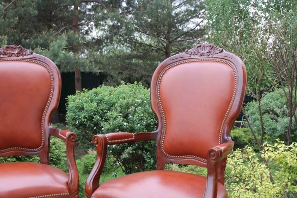 Английские кресла. Резьба и натуральная кожа