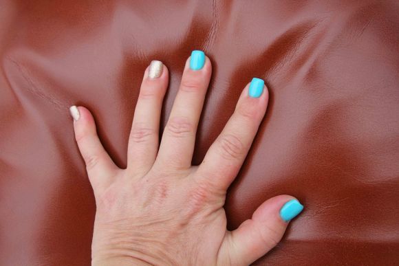 Английские кресла. Резьба и натуральная кожа