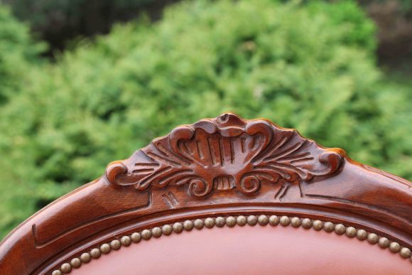Английские кресла. Резьба и натуральная кожа