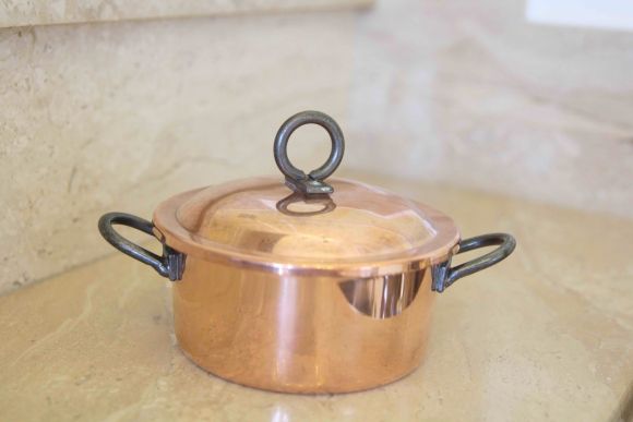 Антикварная медная кастрюлька