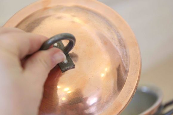 Антикварная медная кастрюлька