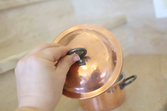 Антикварная медная кастрюлька