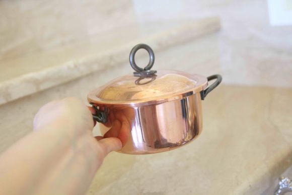 Антикварная медная кастрюлька