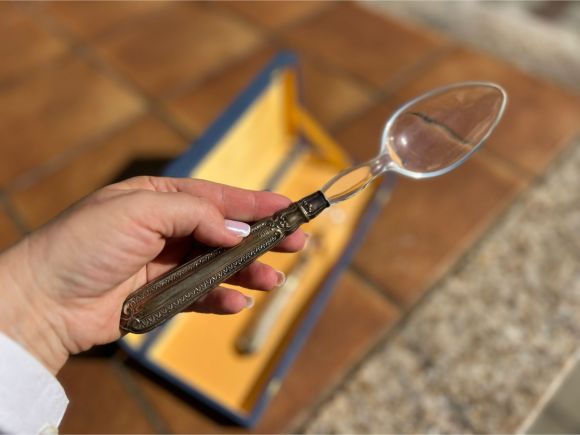 Винтажные приборы для сервировки.