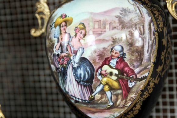 Винтажный каминный гарнитур - часы и 2 кубка. Италия. Фарфор