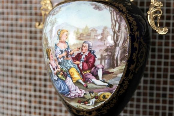 Винтажный каминный гарнитур - часы и 2 кубка. Италия. Фарфор