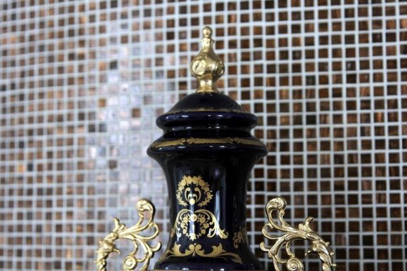 Винтажный каминный гарнитур - часы и 2 кубка. Италия. Фарфор