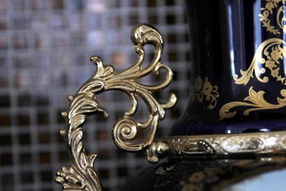 Винтажный каминный гарнитур - часы и 2 кубка. Италия. Фарфор