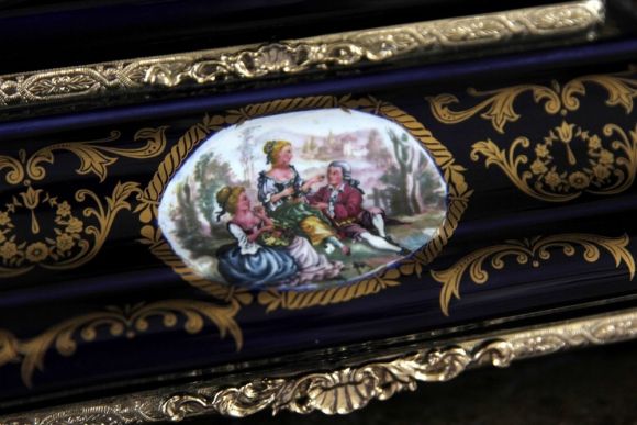 Винтажный каминный гарнитур - часы и 2 кубка. Италия. Фарфор