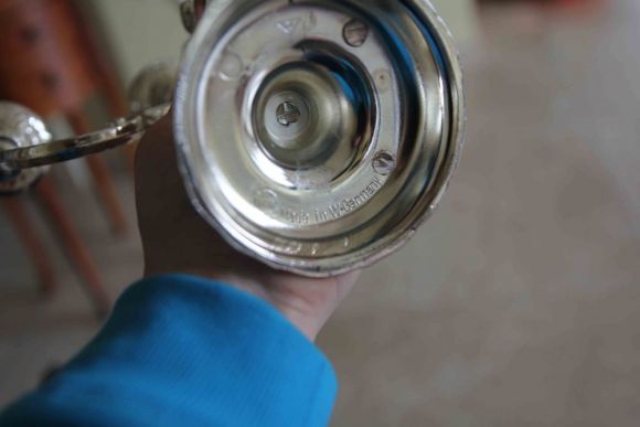 Нарядный антикварный подсвечника серебре