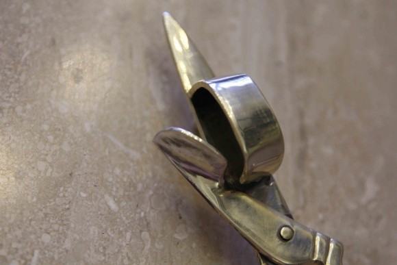 Старинный пламегаситель в форме ножниц. Европа. Начало 20 века