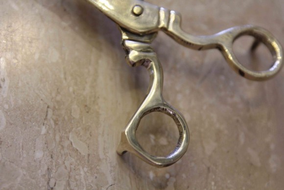 Старинный пламегаситель в форме ножниц. Европа. Начало 20 века