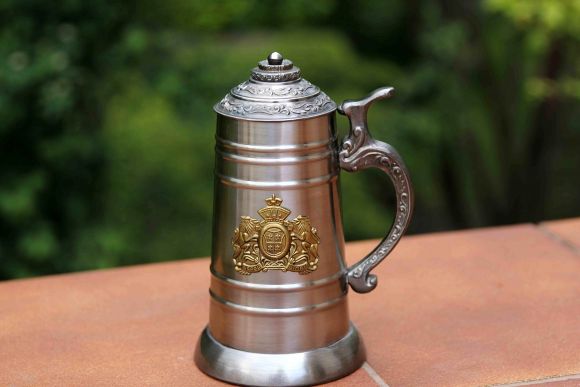 Интересная тяжелая сигаретница 