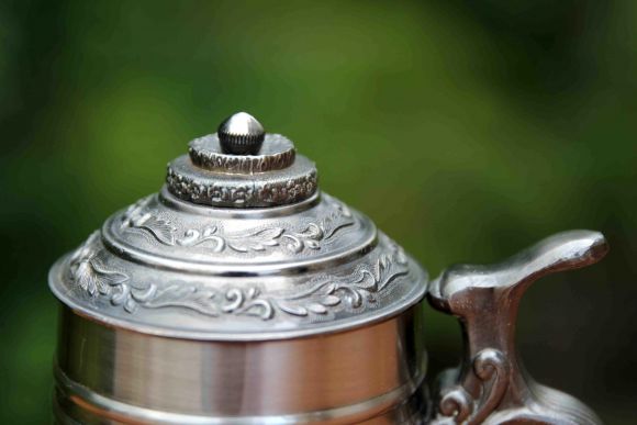 Интересная тяжелая сигаретница 