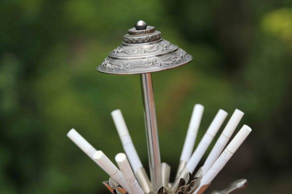 Интересная тяжелая сигаретница 