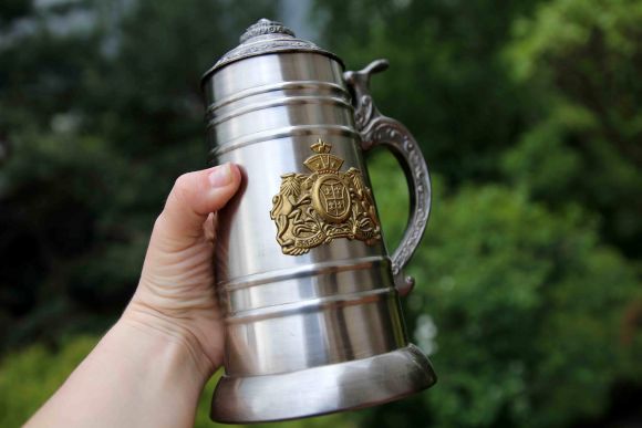 Интересная тяжелая сигаретница 