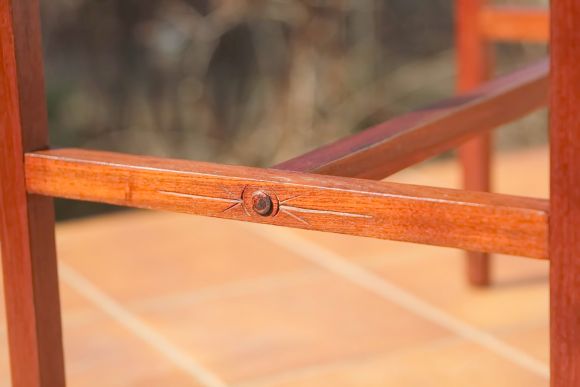 Антикварный столик из дерева. Европа. Начало 20 века