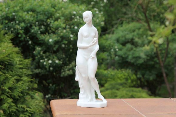 Изумительная статуэтка Белоснежного фарфора Ева. KPM