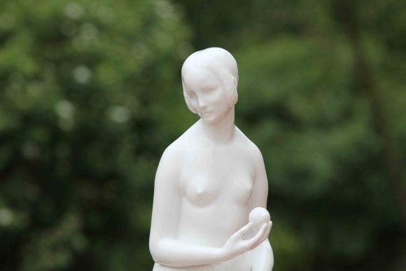 Изумительная статуэтка Белоснежного фарфора Ева. KPM