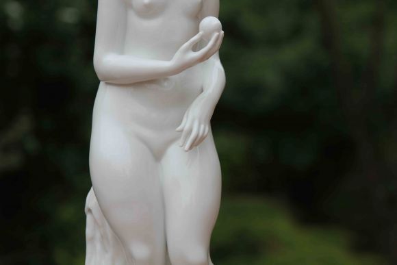 Изумительная статуэтка Белоснежного фарфора Ева. KPM