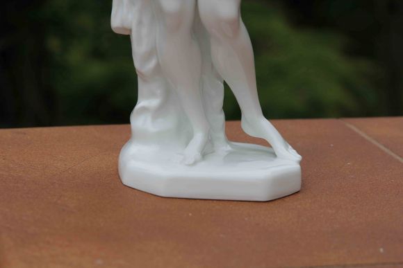 Изумительная статуэтка Белоснежного фарфора Ева. KPM