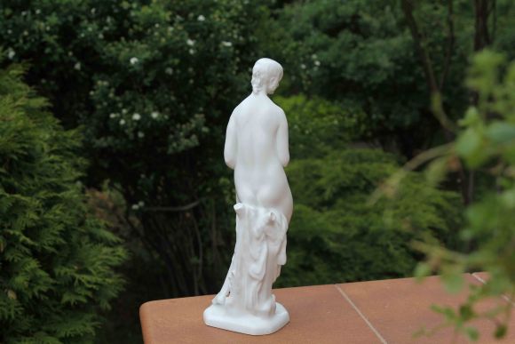 Изумительная статуэтка Белоснежного фарфора Ева. KPM