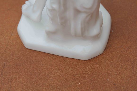 Изумительная статуэтка Белоснежного фарфора Ева. KPM