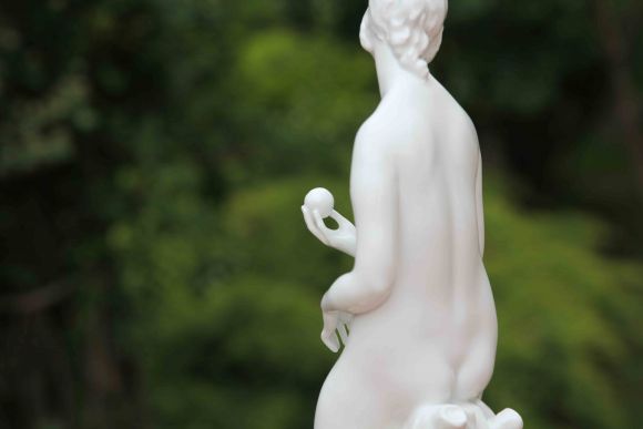 Изумительная статуэтка Белоснежного фарфора Ева. KPM