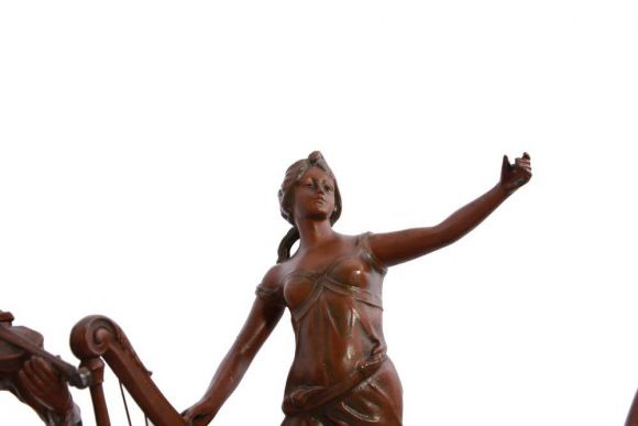 Винтажный гарнитур - часы и 2 статуэтки "Муза" - Скрипка, Арфа и Лира.