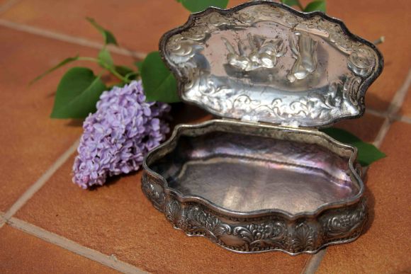 Старинная шкатулка в деревенском стиле