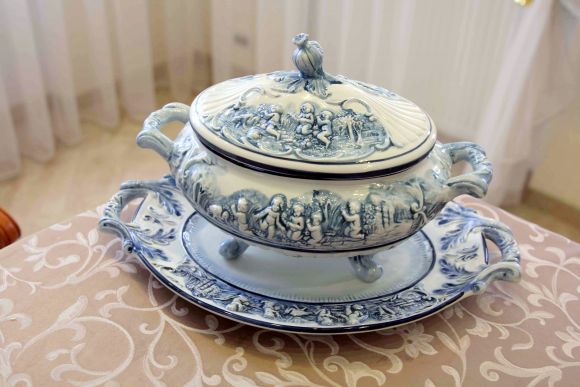 Итальянская винтажная супница Каподемонте