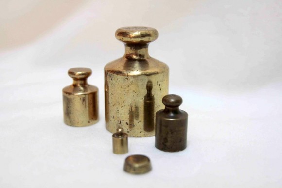 Замечательный набор латунных гирь.Европа. Начало 20 века