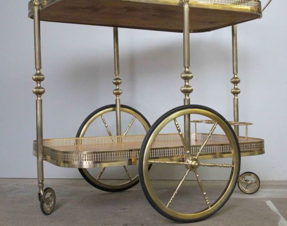 Мобильный помощник на колесах