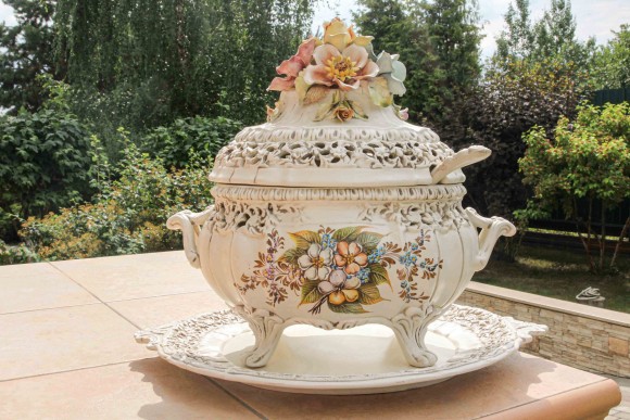 Роскошная итальянская супница - украшена цветами и росписью