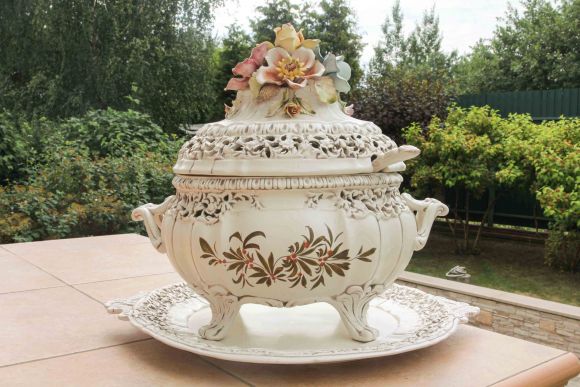 Роскошная итальянская супница - украшена цветами и росписью