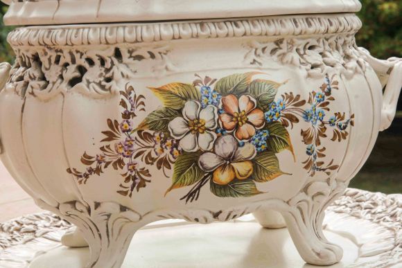 Роскошная итальянская супница - украшена цветами и росписью