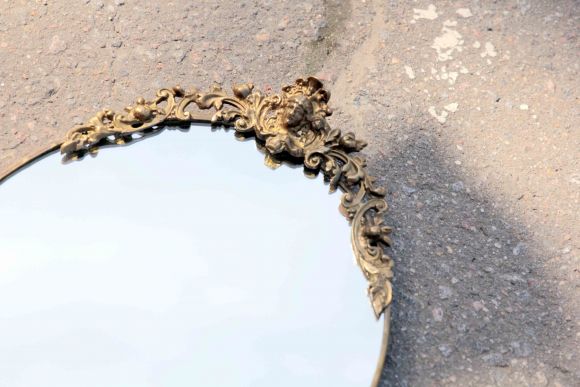 Интересное овальное зеркало в латуни