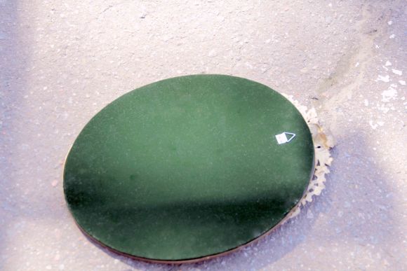 Интересное овальное зеркало в латуни