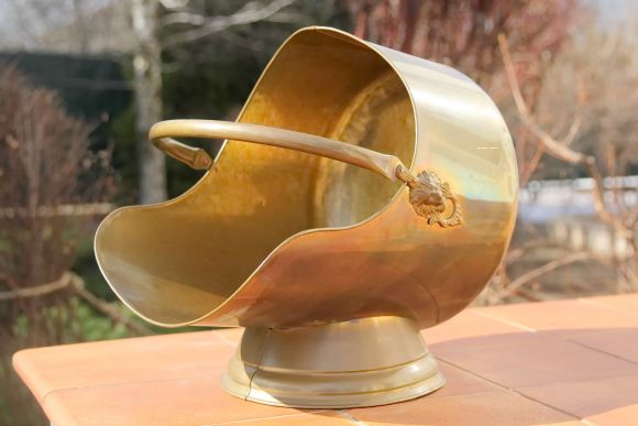 Огромная дровница из латуни. Европа. Начало 20 века