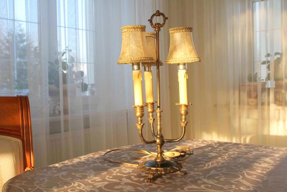 Винтажная настольная лампа на 3 свечи. Бронза