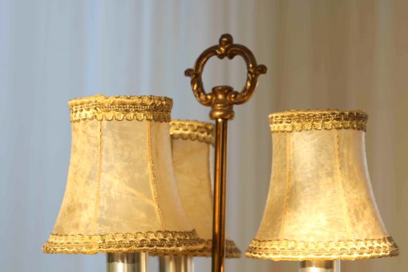 Винтажная настольная лампа на 3 свечи. Бронза