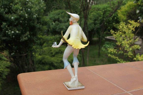 ФАРФОРОВАЯ СТАТУЭТКА HUTSCHENREUTHER ВЕСЕННЕЕ НАСТРОЕНИЕ