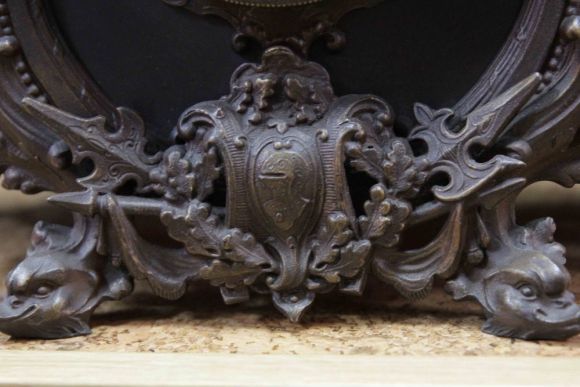 Антикварный каминный гарнитур - часы с канделябрами. "Викинги"